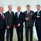 Hat Grund zur Freude: Die Miele-Geschäftsleitung mit Dr. Eduard Sailer, Dr. Markus Miele, Olaf Bartsch, Dr. Reinhard Zinkann und Dr. Axel Kniehl (v.l.)