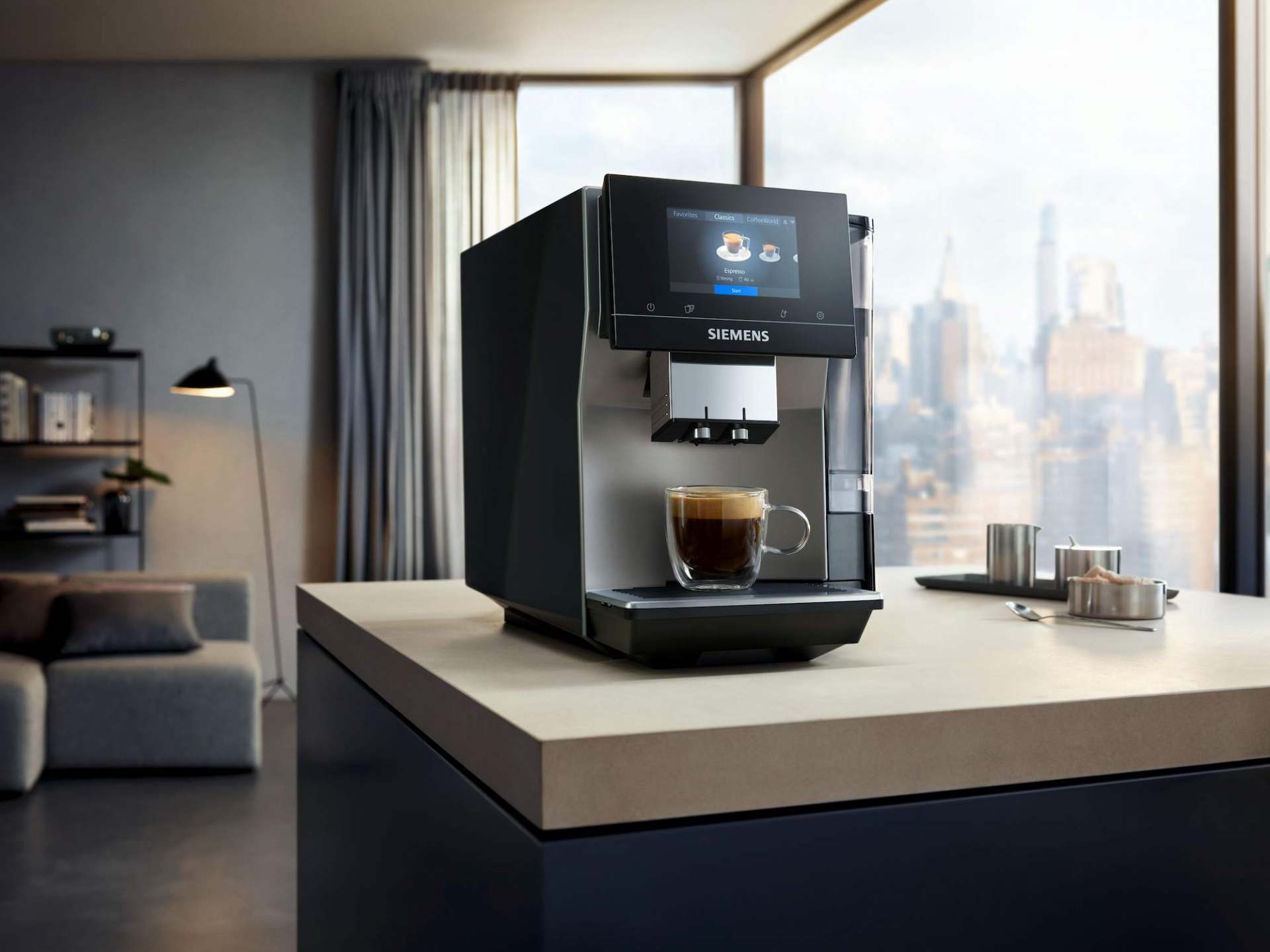 mit Siemens EQ. für vielseitige Genussreise um Welt Kaffeespezialitäten bietet Der - Siemens Kaffeevollautomat neue 700 die anspruchsvollen