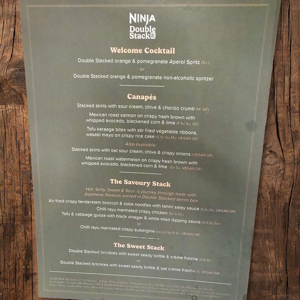 Hier die Speisekarte, der in den drei unterschiedlichen Räumen des Ninja Pop-up-Restaurant im Southbank Viertel (London) gekochten Köstlichkeiten.