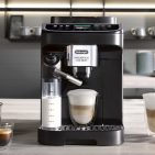 De'Longhi Kaffeevollautomat Magnifica Evo Next mit Touch-Bedienfeld.