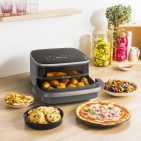 Die Tefal Heißluftfritteuse Easy Fry XL Surface backt auch Pizza.