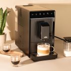 Wilfa Kaffeevollautomat Volo Automatic mit nur 18 cm Breite.