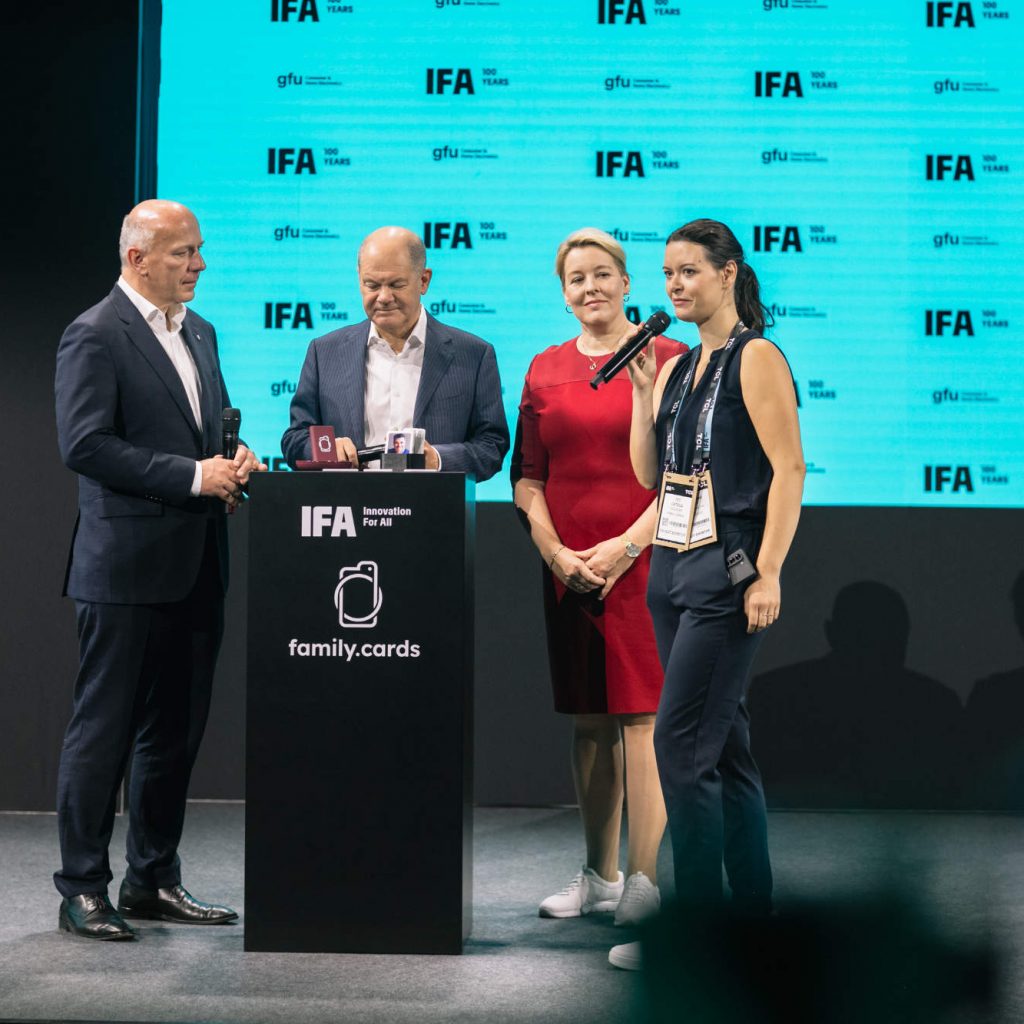 Auch bei ausgesuchten Start-Ups informierte sich der Bundeskanzler auf der IFA in Berlin.