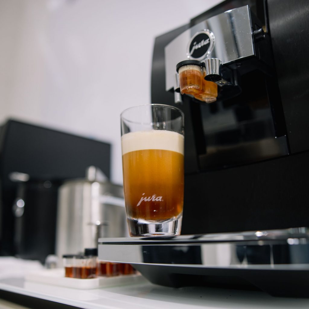 Köstlich: Eine Nitro-Kaffee bei Jura.