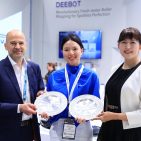 Ecovacs IDG Award: (v.l.n.r.) Dirk Koslowski, Executive Director of IFA Management GmbH, Doris Pan, Ecovacs Robotics, EMEA Head of Marketing, Li Zhang, Global Vice President of Europe Digital Group