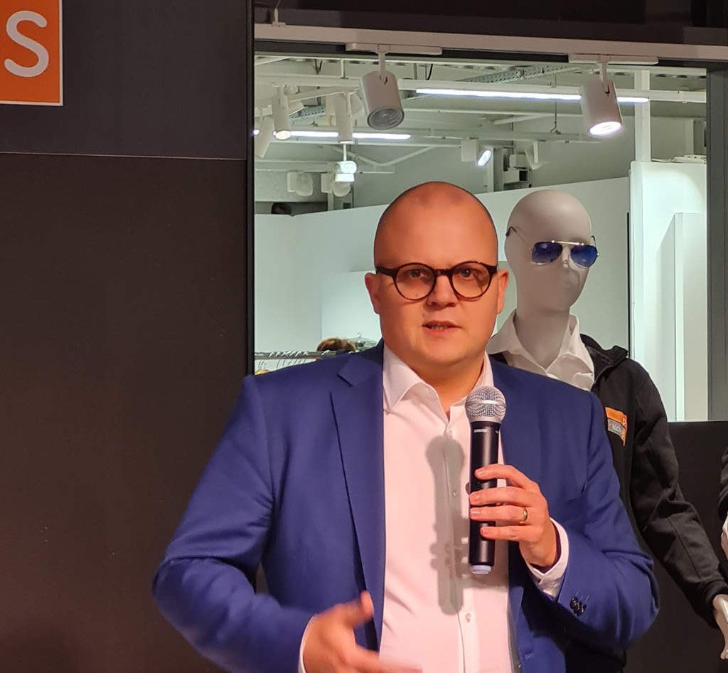 „Wer etwas auf sich hält, wird sich diese IFA nicht entgehen lassen. Sie ist für uns in diesem Jahr als Inspirationsquelle und Netzwerkplattform noch wichtiger, als sie es ohnehin schon ist“, Jochen Pohle, Chief Retail Officer, EK Retail.