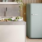 Smeg FAB28-Kühlschränke in Sea Salt Green.