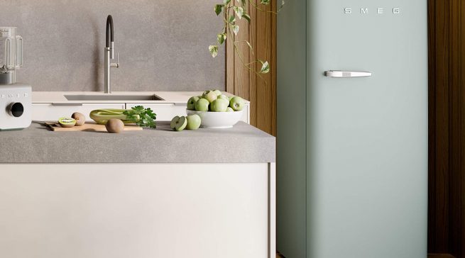 Smeg FAB28-Kühlschränke in Sea Salt Green.