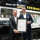 Michael Haiminger (Head of Sales Germany, Member of the Executive Committee LHV, Appliance Division) und Martin Ludwig (Head of Business Area WE Member of the Executive Committee LHV, Appliance Division) freuen sich über die Auszeichnung durch den Fachhandel.