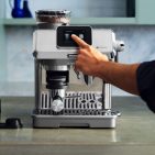 De'Longhi Siebträgermaschine La Specialista Touch mit Full-Touch-Display.