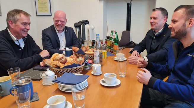 Strategiegespräch mit der Wertgarantie im vergangenen Jahr. Links Dirks Wittmer, rechts Juri Marcialis.