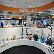 Blick in den Ausstellungsbereich der Elektrogeräte.